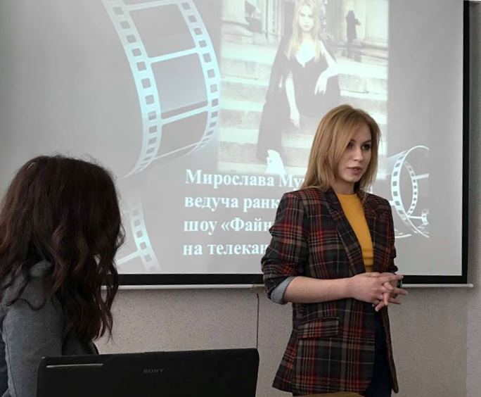 студентка, ведуча ранкового шоу Файний ранок на телеканалі UA Тернопіль – Мирослава Муквич